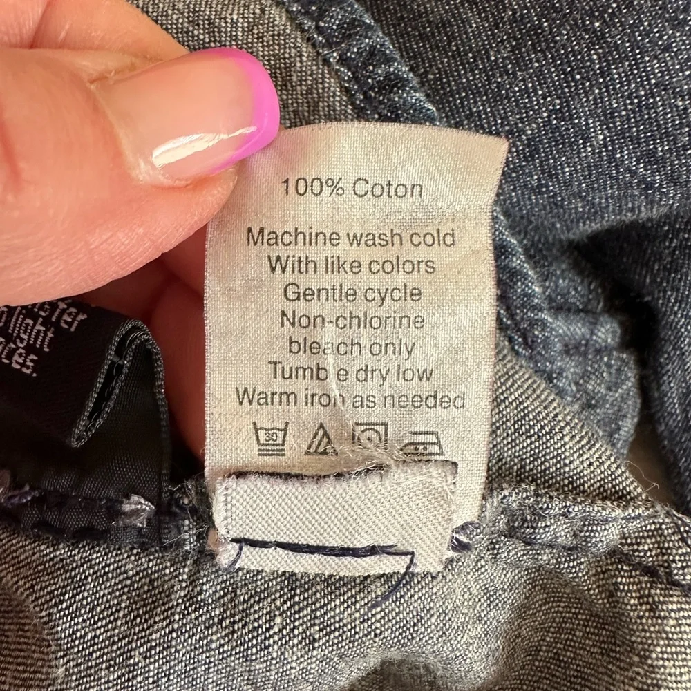 J. Crew Women’s Button Up Dark Wash Blue Denim Shirt Size 4 Cotton Lightweight